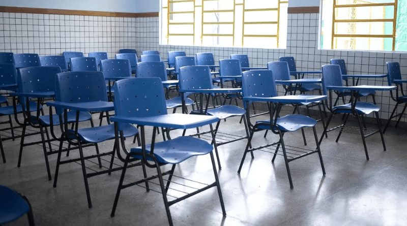 Professores da Paraíba em Paralisação por Melhorias Salariais e Infraestrutura Escolar