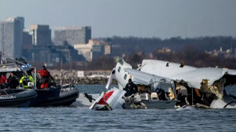 Mistério envolve as causas da Tragédia de Washington: Subdimensionamento da torre de controle e alteração não autorizada na altitude do helicóptero