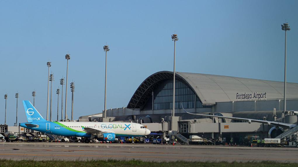 Voo com Brasileiros Deportados dos EUA Aterrisa em Fortaleza