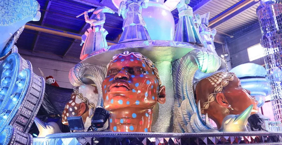 “Corpo Fechado”: Salgueiro celebra raízes afro com enredo sobre rituais de proteção no Carnaval 2025