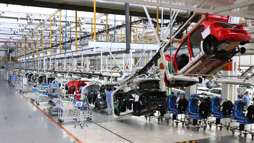 Produção de veículos no Brasil cai 7,7% em janeiro, mas avança 15,2% no ano