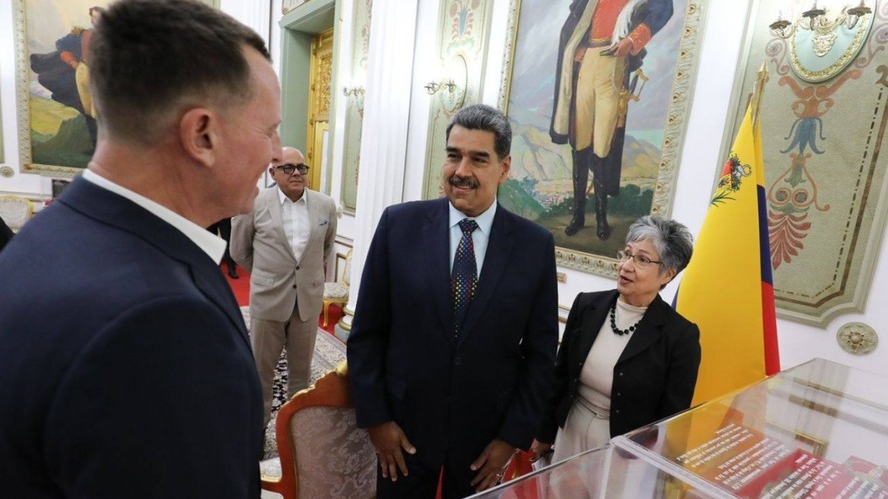 Maduro Propõe “Novo Começo” com EUA e Libera Seis Americanos Após Visita de Enviado de Trump