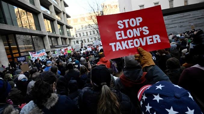 Manifestante Preso Após Incidente com Tinta no Capitólio dos EUA