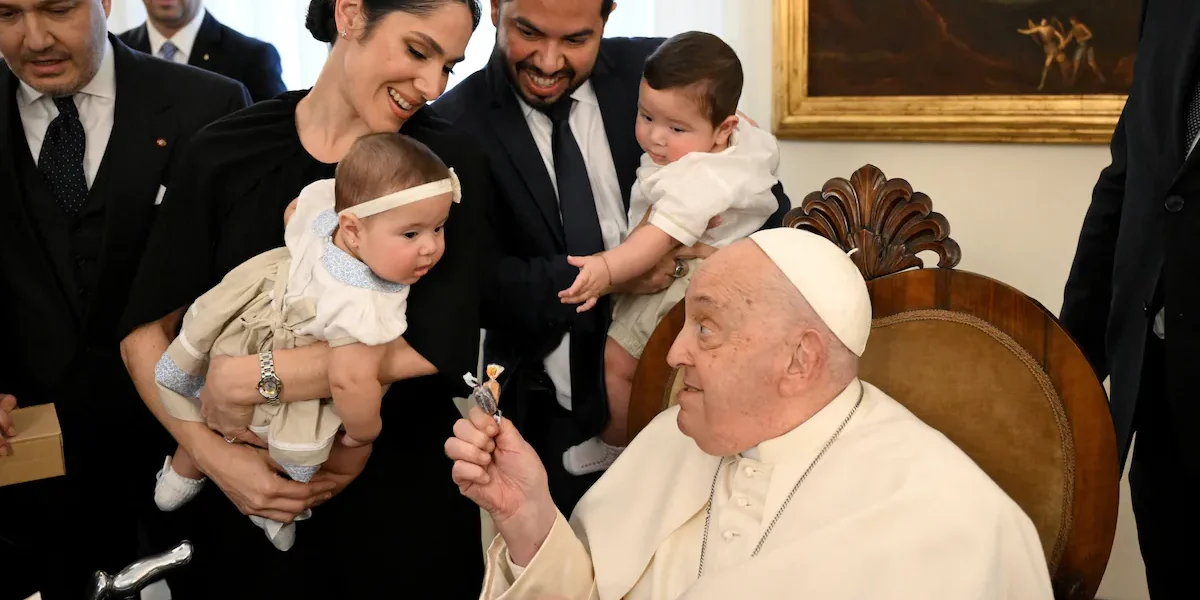 Papa Francisco é Internado em Roma para Tratar Bronquite: Previsão de Alta Ainda Incerta