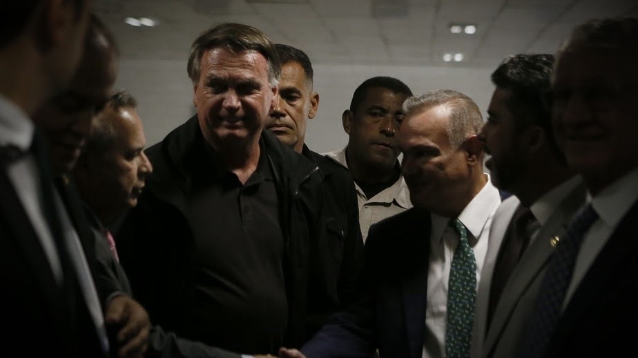 PGR Acusa Bolsonaro por Tentativa de Golpe Após Vitória de Lula