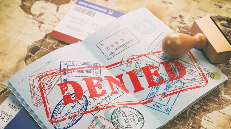 Trump suspende pedidos de imigração para ucranianos e latino-americanos admitidos nos EUA sob Biden