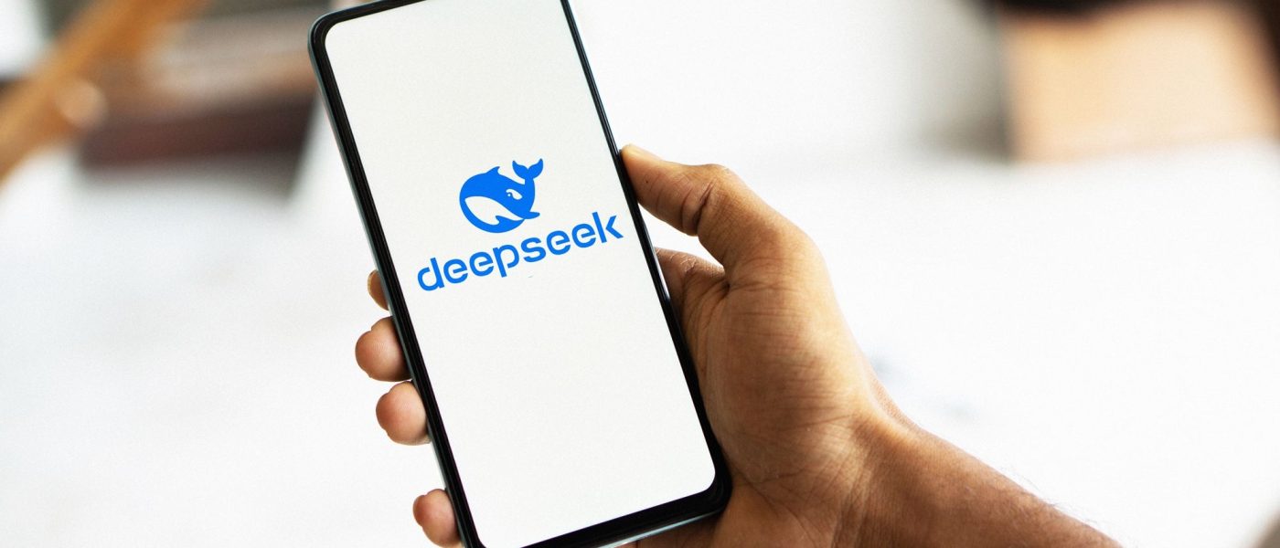 DeepSeek R1 revoluciona IA ao reinventar raciocínio sem depender de grandes bases de dados