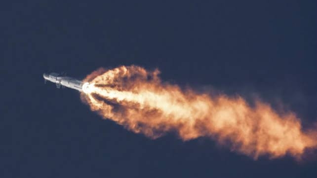 Primeiro foguete da SpaceX explodiu após decolagem; Musk culpou engenheiro, mas erro era dele