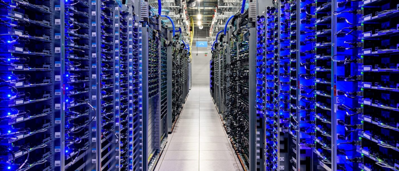 Microsoft cancela projetos de data centers nos EUA e Europa por excesso de oferta e mudanças na demanda de IA