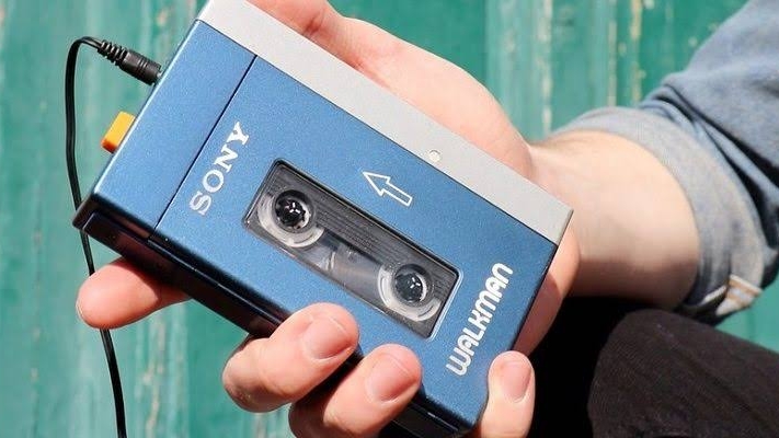 O Renascimento dos Cassetes: Quando a Tecnologia Obsoleta se Transforma em Arte