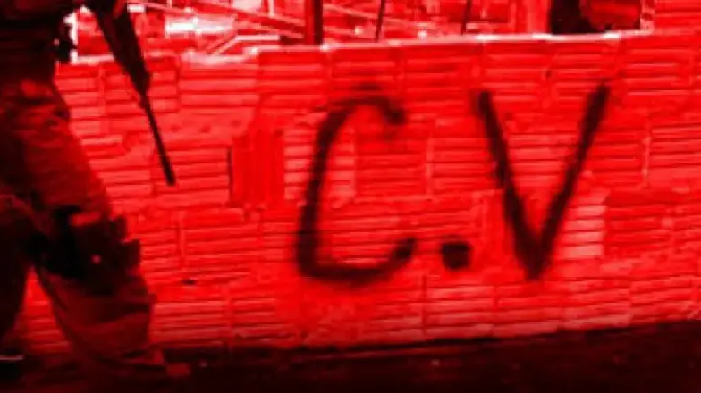 Comando Vermelho cria provedor ilegal de internet e impõe serviço a moradores no Rio de Janeiro