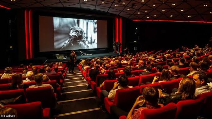 Maior rede de cinemas do mundo aposta em exclusividade de 45 dias para reverter queda de público