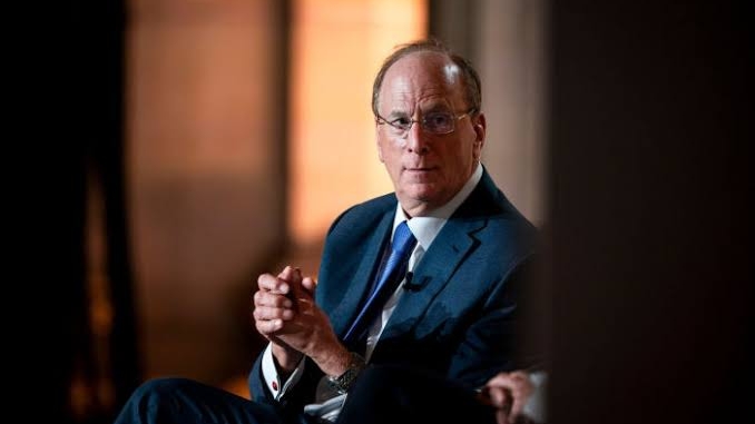 Larry Fink alerta sobre o futuro do dólar como moeda de reserva mundial