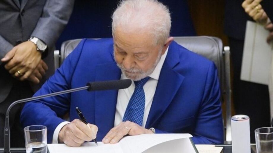 Nova Lei Trabalhista Altera Regras para Trabalho aos Domingos e Feriados