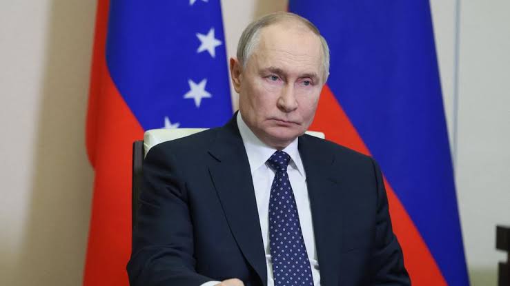 Putin Parabeniza Papa Leão XIV e Busca Diálogo com Vaticano