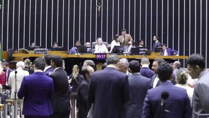Ampliação do número de deputados pode gerar gasto adicional de R$ 648 milhões ao ano