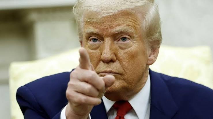 Primeiro revés econômico: PIB dos EUA recua 0,3% e tarifaço de Trump é colocado em xeque