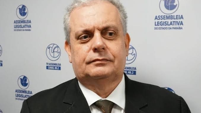 Lei de Bosco Carneiro isenta motoboys e transportadores de turismo do IPVA na Paraíba