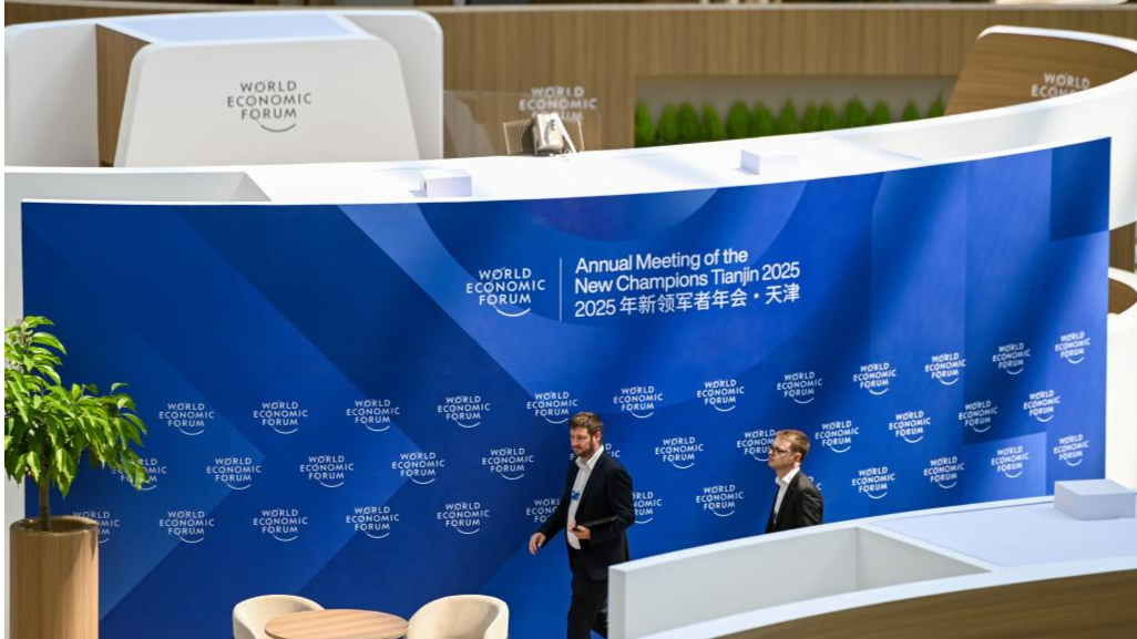 Fórum de Davos na China: IA e apelo por cooperação marcam 1º dia