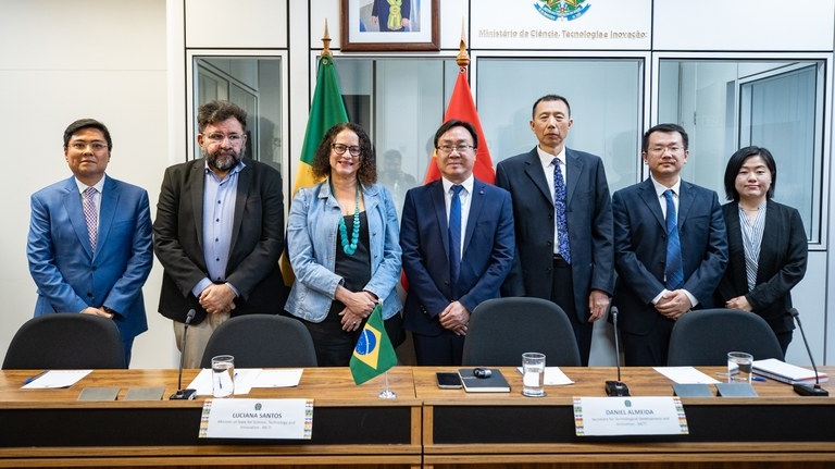 Brasil e China avançam em radioastronomia e computação quântica