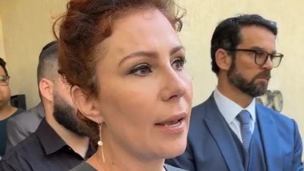 Carla Zambelli deixa o Brasil após condenação do STF