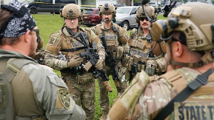 Tiroteios contra Parlamentares em Minnesota Refletem Escalada de Violência Política