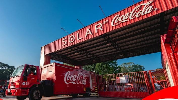 Governo suspende produção de Coca-Cola no Ceará por suspeita de contaminação