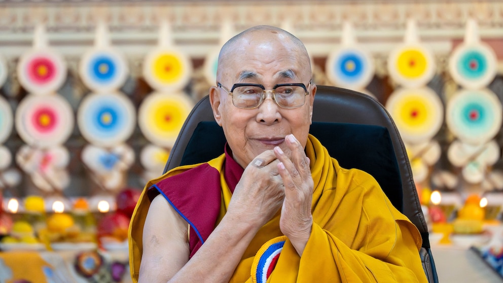 Sucessão do Dalai Lama: Uma Disputa Espiritual e Política