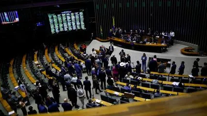 Câmara dos Deputados Vota Urgência para Revisão de Benefícios Fiscais em Busca de Receita
