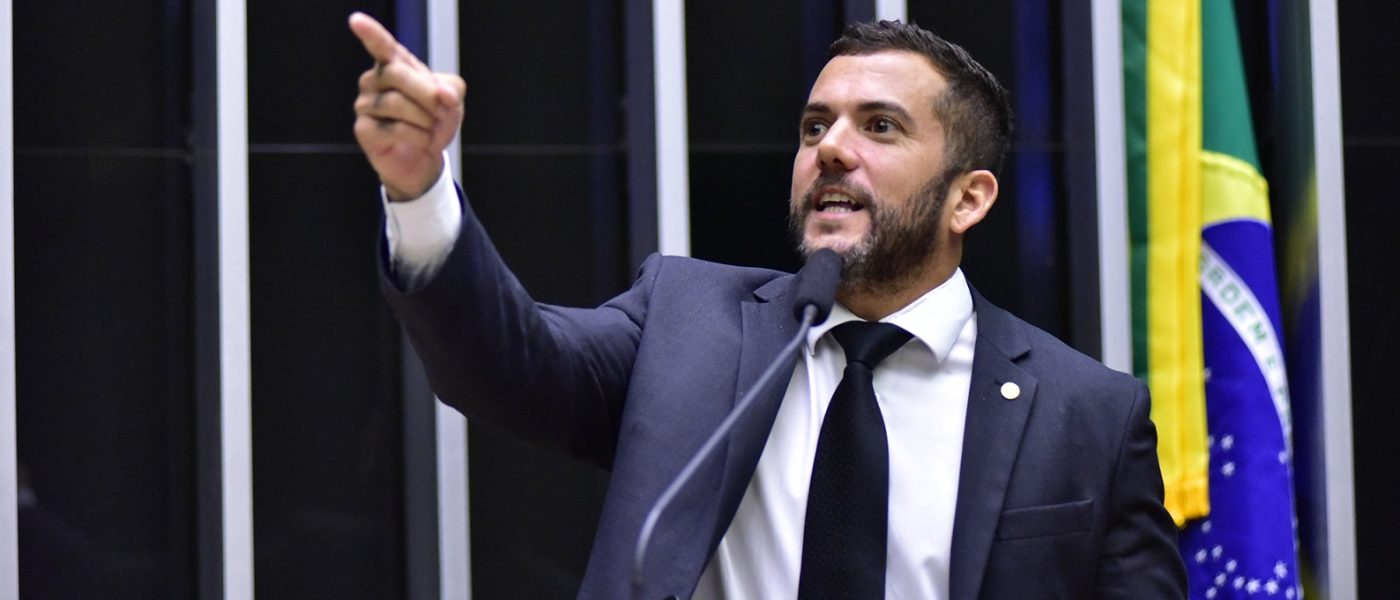 “Morto” assina documento em projeto de Carlos Jordy, levantando suspeitas de desvio de verbas