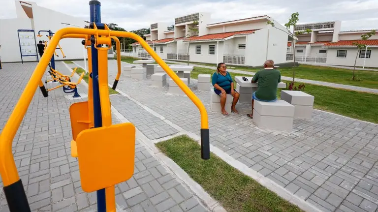 João Azevêdo entrega Cidade Madura e reforça saúde em Mamanguape