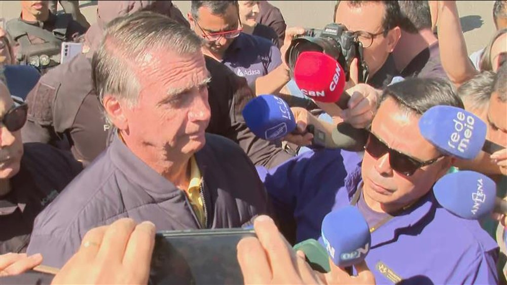 Bolsonaro nega risco de fuga do Brasil e diz que dinheiro em espécie apreendido foi declarado: ‘Objetivo é suprema humilhação’