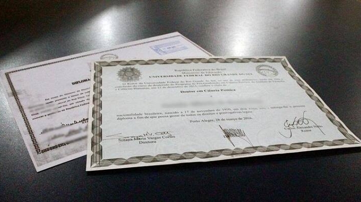 Diplomas em Papel Perdem Validade com Nova Norma do MEC