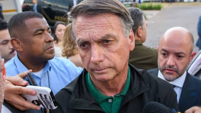 Moraes endurece restrições e determina monitoramento policial integral de Bolsonaro em prisão domiciliar