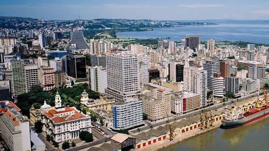 Postes que ‘Pensam’: Porto Alegre Lança Projeto para Transformar Iluminação Pública em Cérebro da Cidade