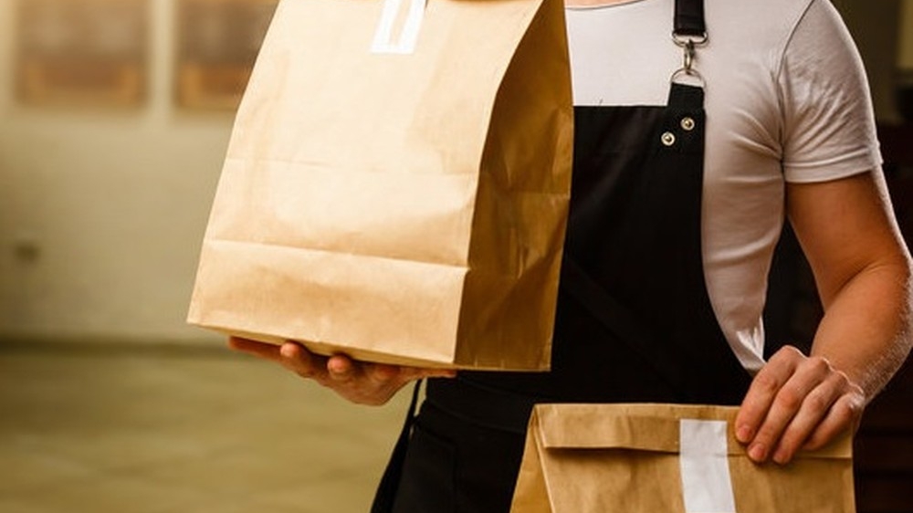 Paraíba proíbe valor mínimo em aplicativos de delivery em lei pioneira no Nordeste