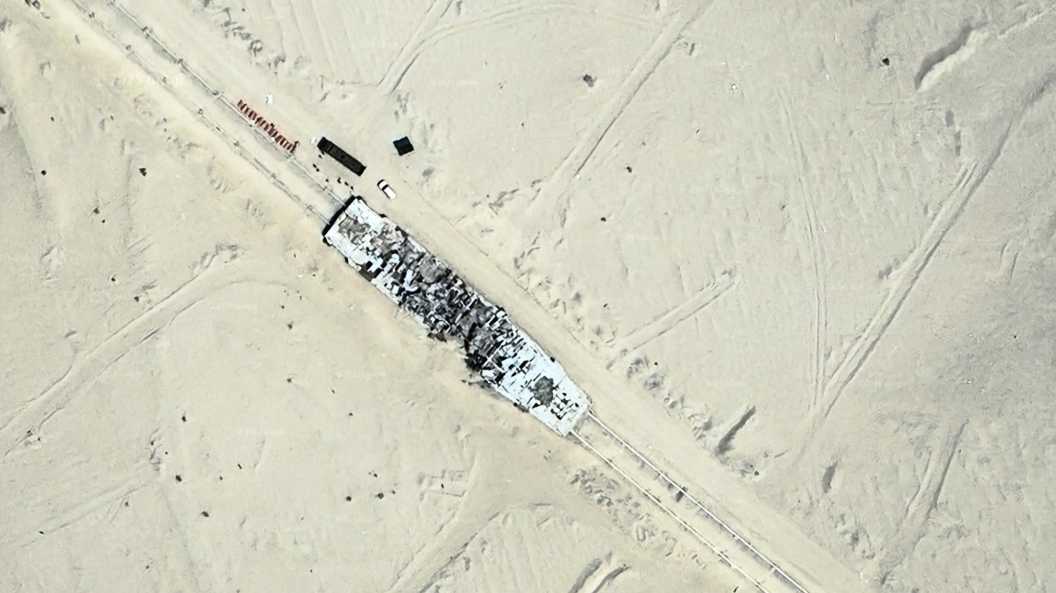 A réplica de porta-aviões americano no deserto de Xinjiang: o recado de Pequim a Washington