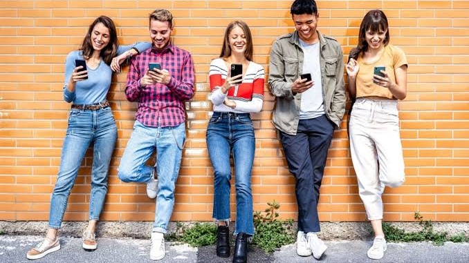 Geração Z transforma empregos em “job situationships” e desafia modelos tradicionais de trabalho