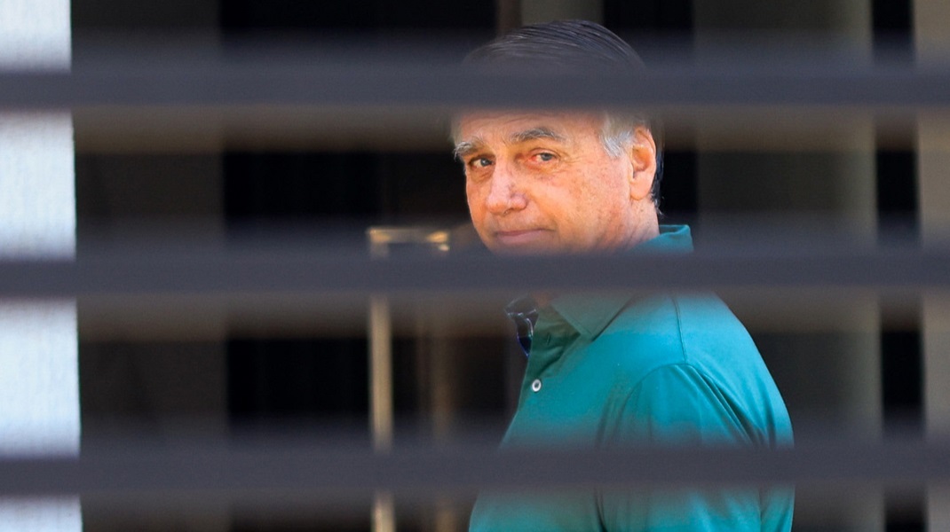 Metade dos Brasileiros Apoia Prisão de Bolsonaro, aponta Datafolha