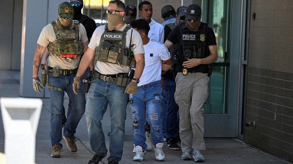 Suprema Corte dos EUA autoriza uso de perfil racial e sotaque em operações de imigração