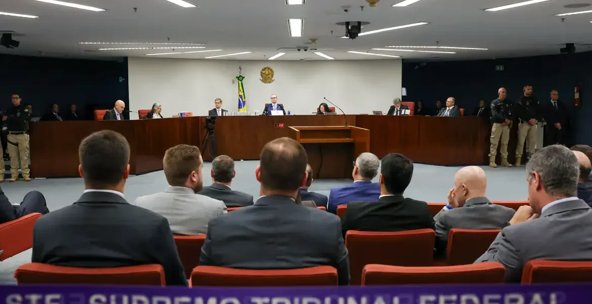 Julgamento de Bolsonaro: Moraes e Dino Votam pela Condenação e Placar no STF Fica em 2 a 0