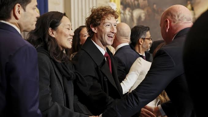 Em aceno à Apple, Trump anuncia tarifas sobre semicondutores para forçar produção nos EUA