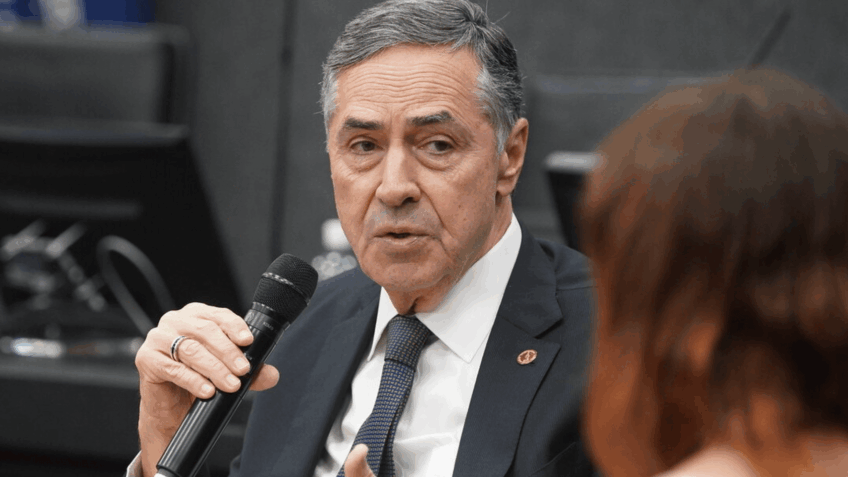 “Vamos empurrar o extremismo para a margem da história”, diz Barroso na véspera do julgamento do 8 de Janeiro