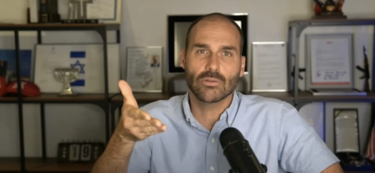 Com a reaproximação Lula-Trump, bolsonarismo já vê Eduardo como ‘novo Olavo de Carvalho’, exilado e sem poder de fogo