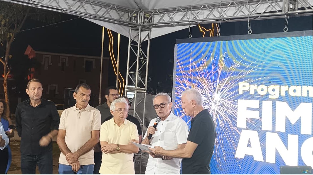 Mano Walter e atração surpresa agitam o fim de ano em João Pessoa, anuncia prefeito