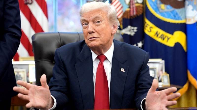 “É uma pena”: com distanciamento, comenta Trump sobre prisão de Bolsonaro