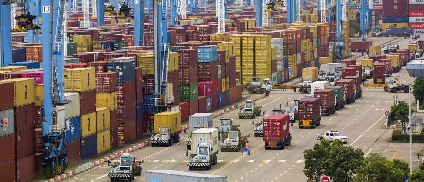 China atinge superávit recorde de US$ 1 trilhão e redefine o comércio global